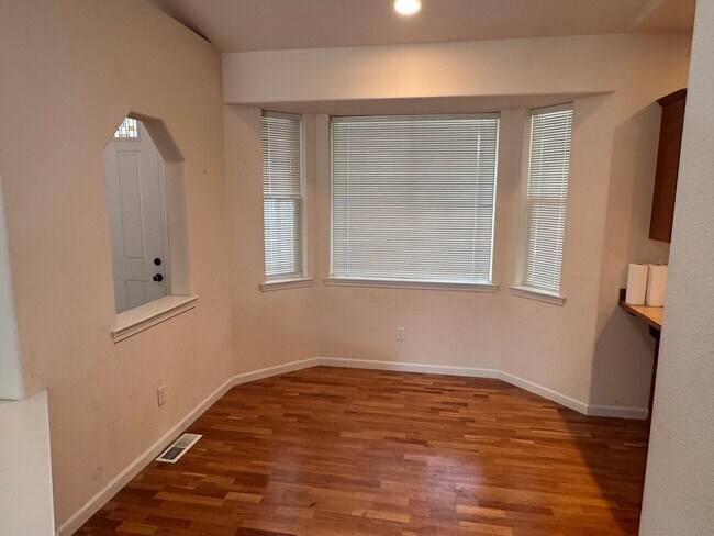 Building Photo - 1707 Ashford Way