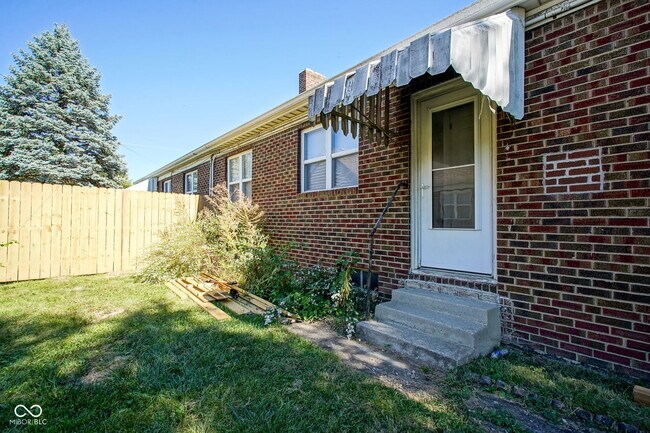 Building Photo - 1550 N Butler Ave
