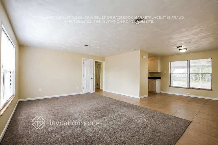 Building Photo - 411 W Charlotte Ave