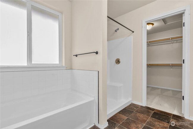 Building Photo - Listed For Rent