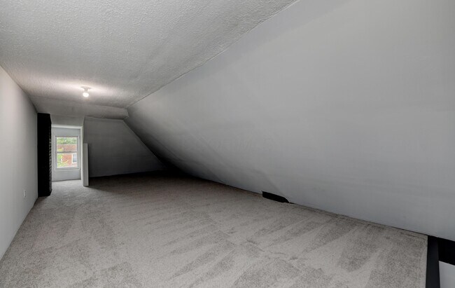 Building Photo - 814 S Ohio Ave