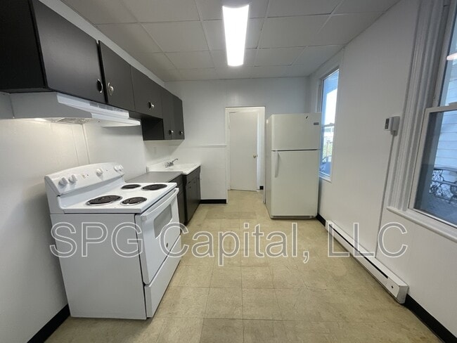 Building Photo - 927 Hay St