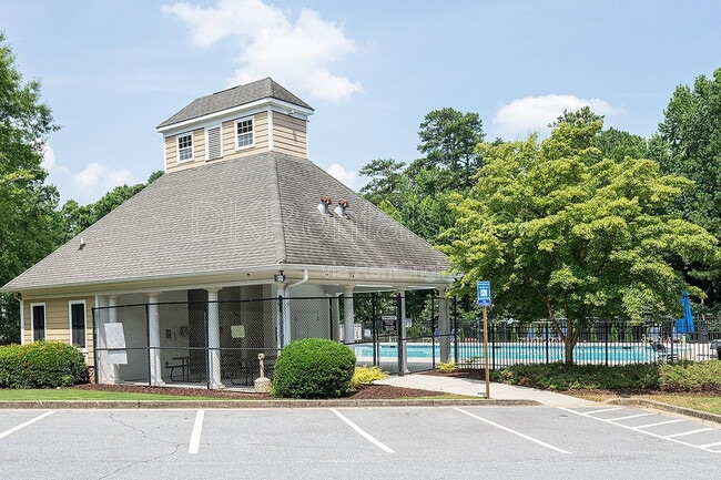 Building Photo - 1540 Hampton Hollow Dr