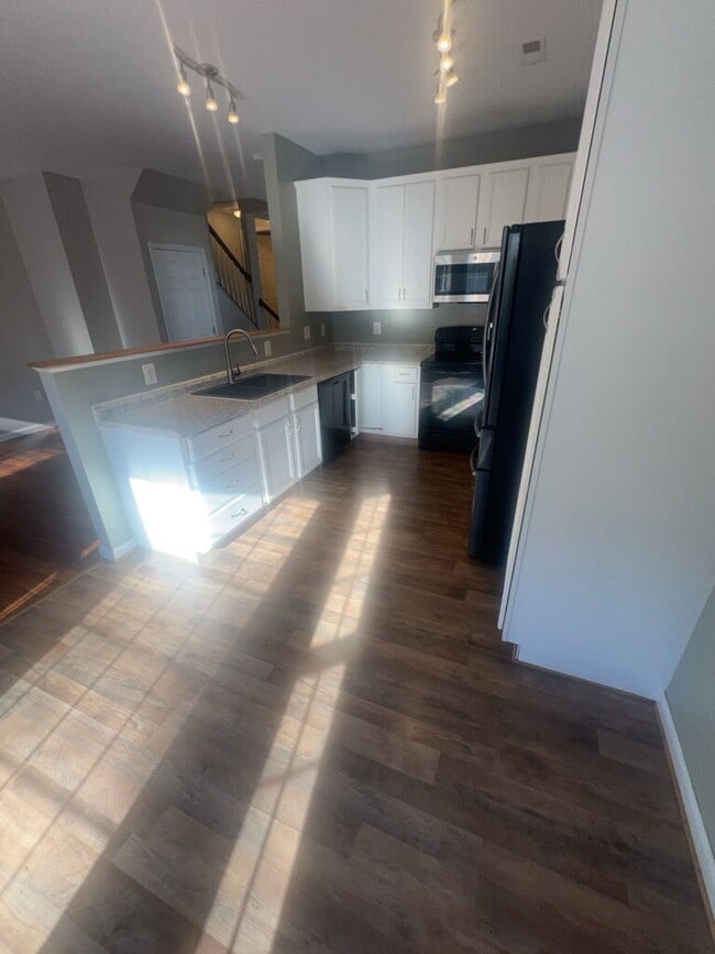 Building Photo - Move-in Special: $100 off of the first mon...