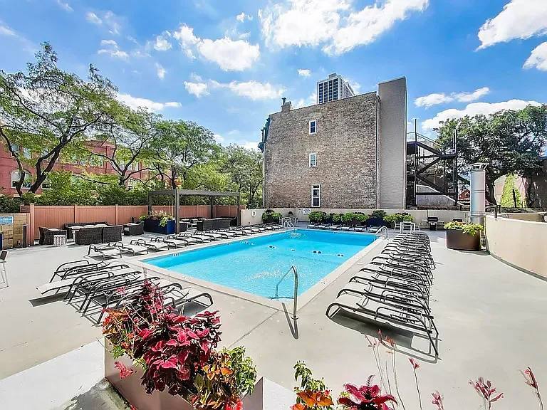 Building Photo - 1660 N La Salle Dr