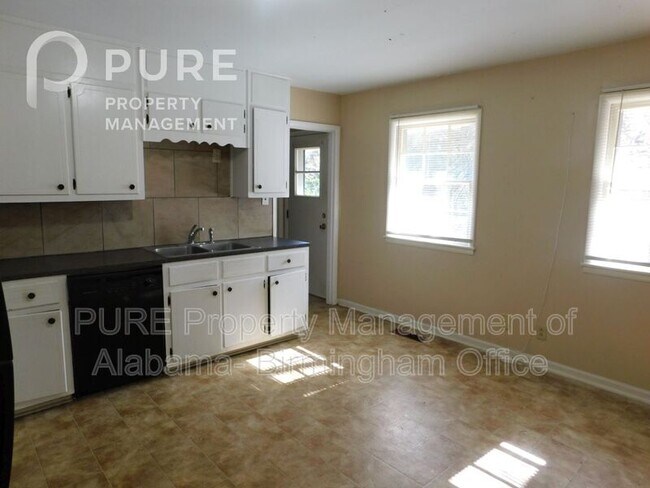 Building Photo - 117 22nd Ave NE