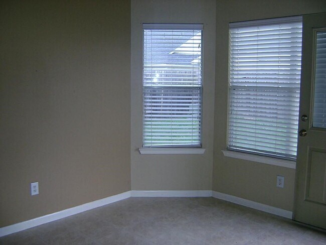 Building Photo - 19754 Cozy Cabbin Dr