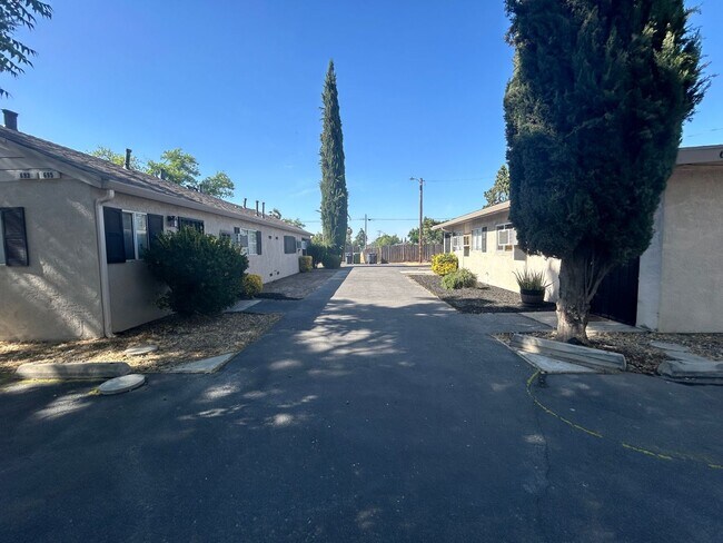Building Photo - 683 - 695 Vermont Avenue, Turlock CA 95380