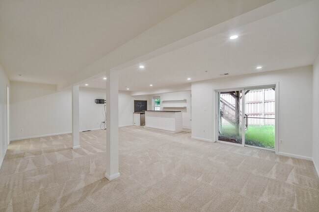 Building Photo - 3461 Eagle Ridge Dr