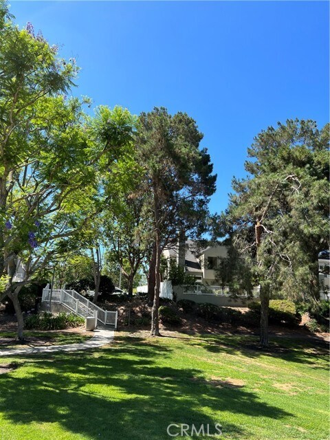 Building Photo - 7 Elmbrook