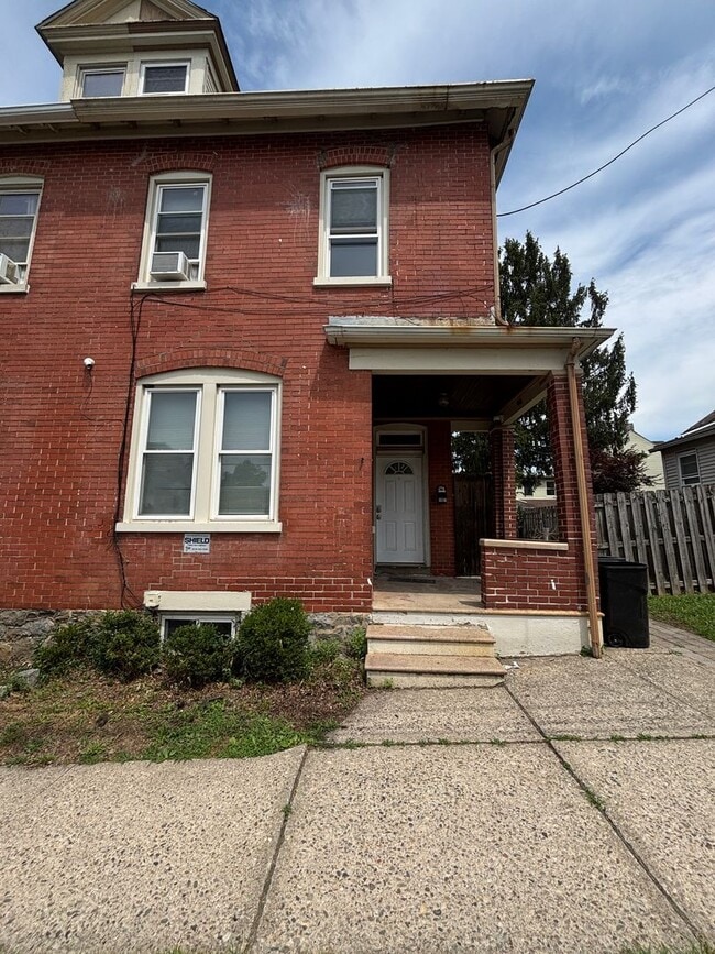 Primary Photo - 4 Bedroom 2 bath ready Immediately