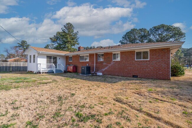 Building Photo - 152 Mann Dr