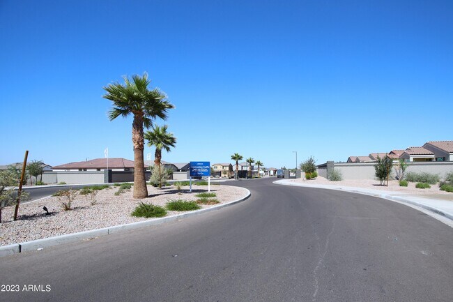 Building Photo - 2540 W Sunland Ave