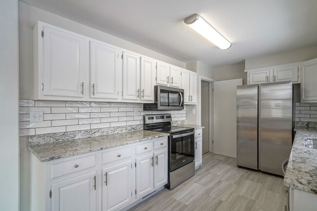 Building Photo - Recently Updated Single Family Home Available