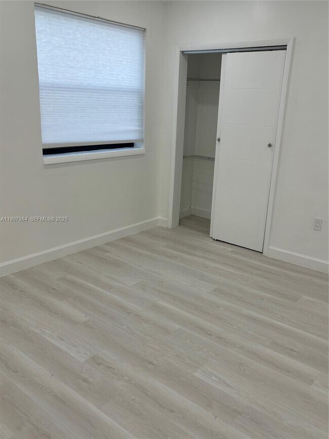 Building Photo - 631 NE 171 St