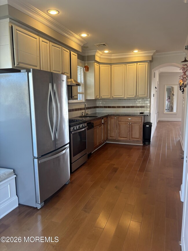 Building Photo - 56 Waterman Ave