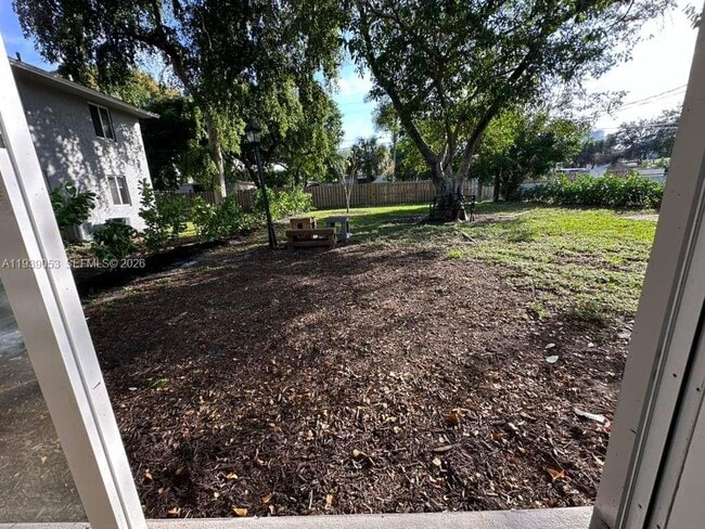 Building Photo - 404 SE 14th St