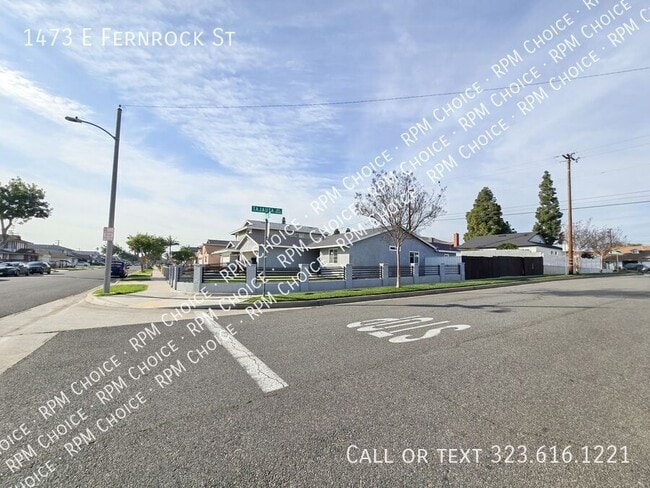 Building Photo - 1473 E Fernrock St