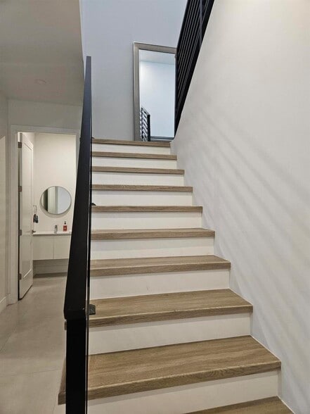 Building Photo - 2275 SE 7th St