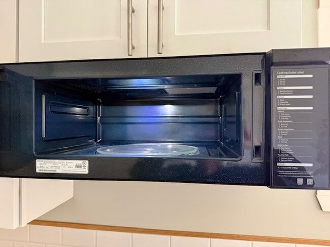 Building Photo - Upgraded Brick Ranch