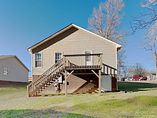 Building Photo - 317 Echo Ave