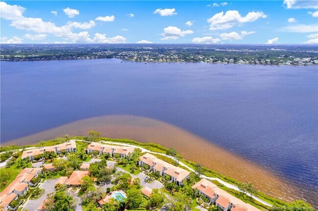 Building Photo - 2560 NW Seagrass Dr