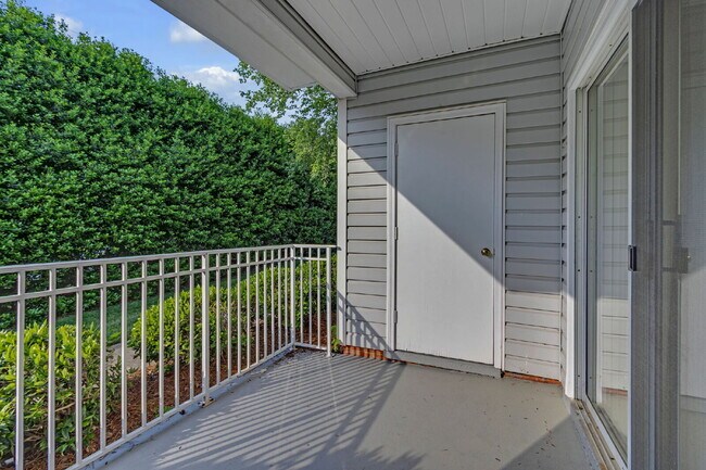 Building Photo - Welcome to Parkview Condos! This beautiful...