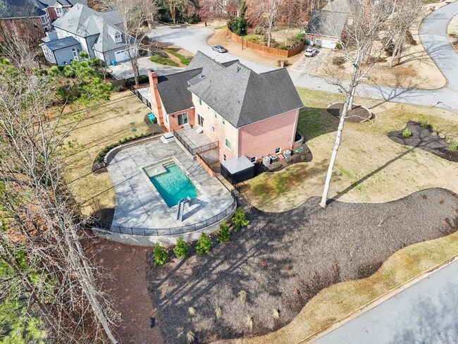 Building Photo - 1600 Spring Arbor Ct