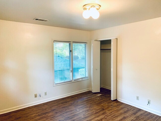 Building Photo - 1243 Cherokee Road- Carriage House (Highla...