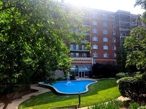 Building Photo - 650 S River Rd