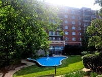 Building Photo - 650 S River Rd