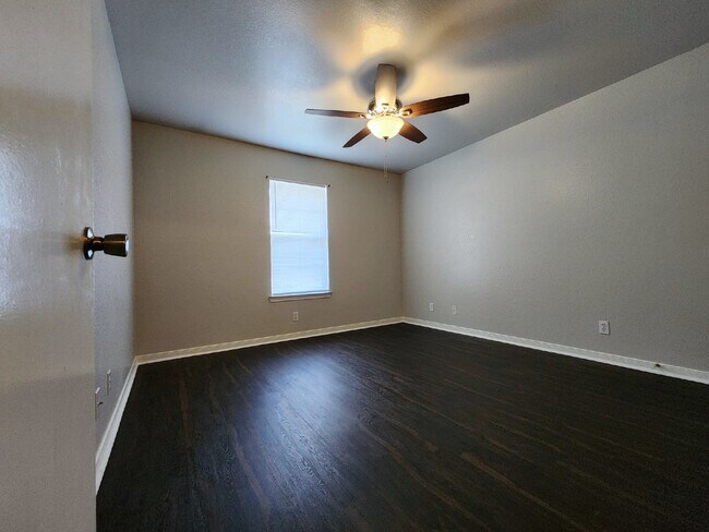 Building Photo - Act fast! Don't let this opportunity slip by. Contact us today to schedule your showing!
