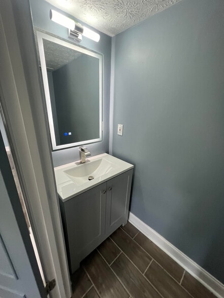 Building Photo - 7560 Taylor Rd