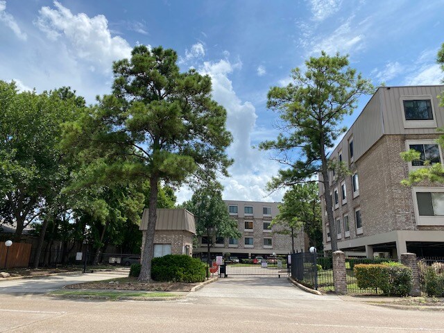 Primary Photo - 2207 S Braeswood Blvd