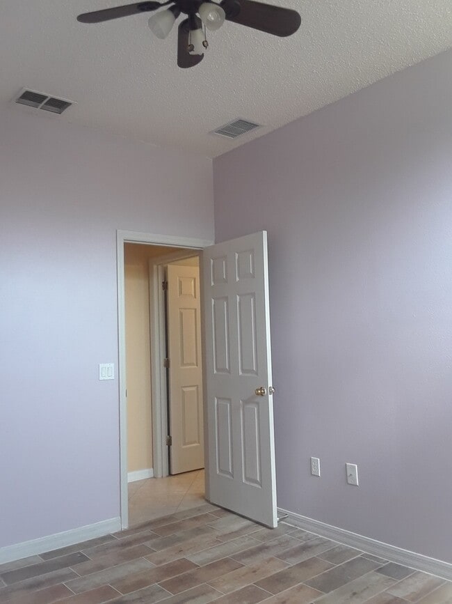 Building Photo - Spacious 4-Bedroom Home in Poinciana!