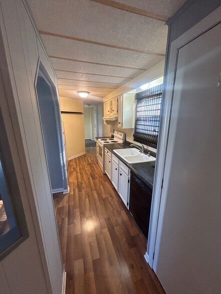 Building Photo - 38 Poplar Dr