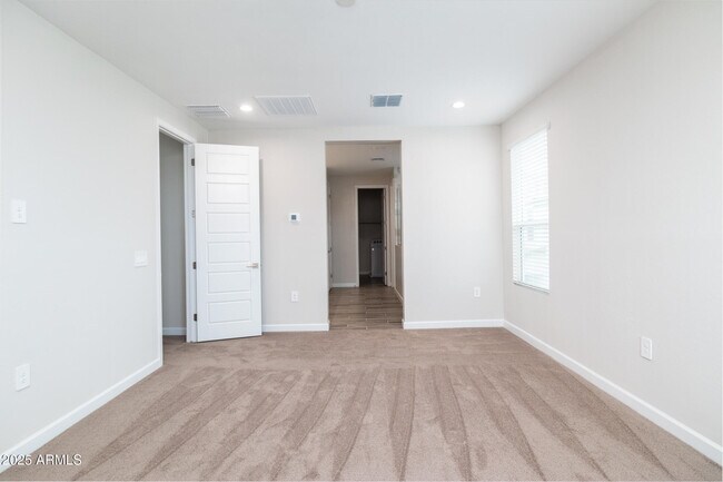 Building Photo - 5128 E Coolbrook Ave