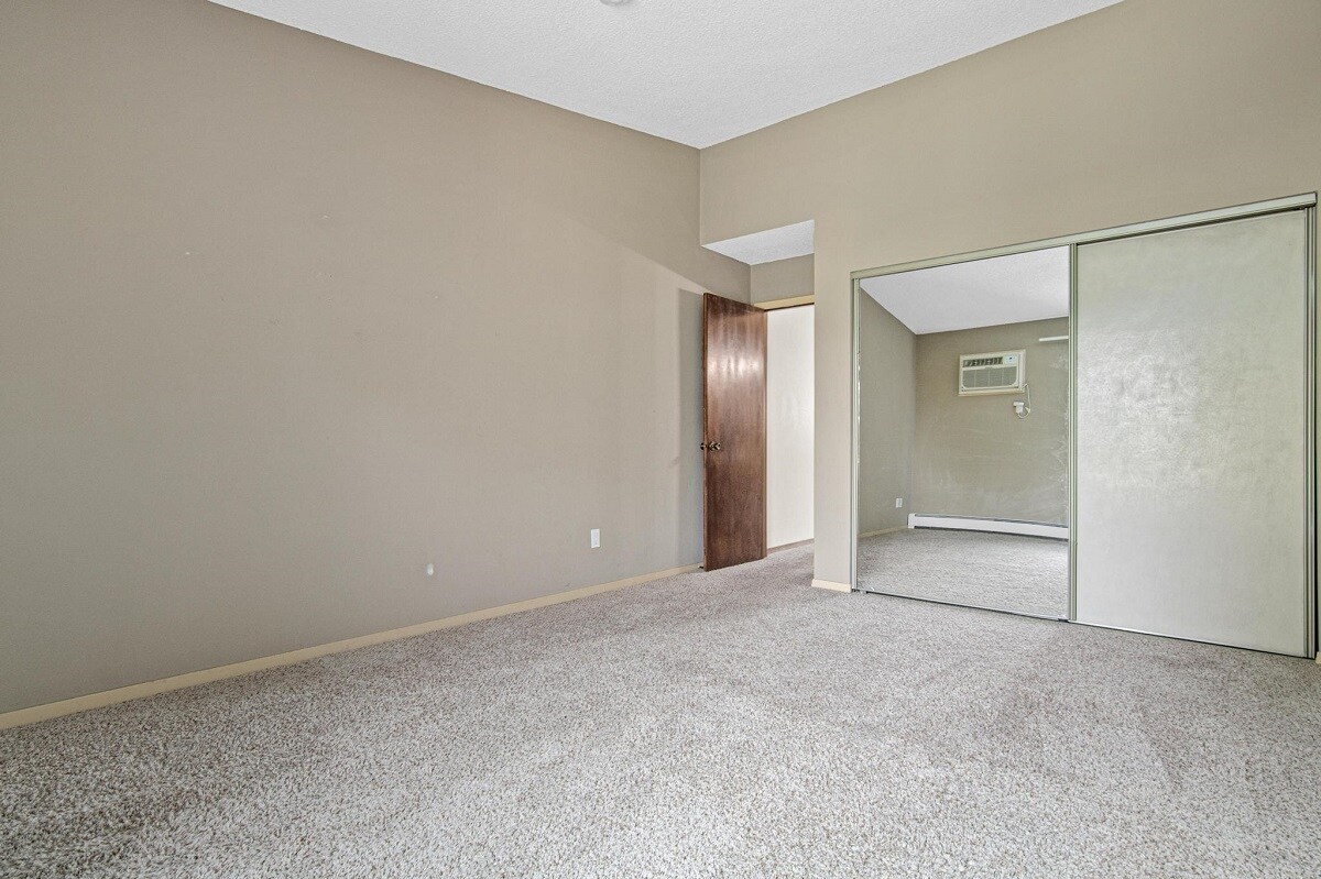 Building Photo - 1566 Millpond Ct