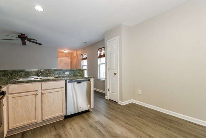 Building Photo - 3029 Hollybrooke Dr