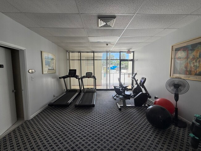 Building Photo - 2000 Presidential Way