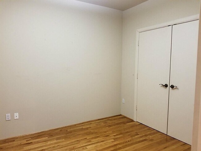 Building Photo - 1005 S Shepherd Dr