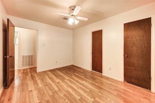 Building Photo - 13634 Greenridge Dr