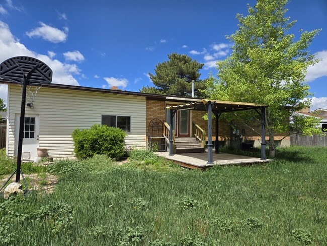 Building Photo - 4575 Balsam Ave