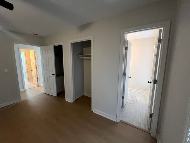 Building Photo - 3 Bedroom 2 Bathroom. Single Level Home.