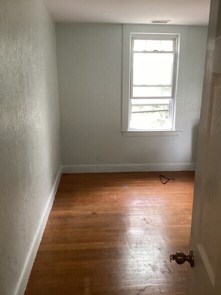 Building Photo - 65 Whiting St