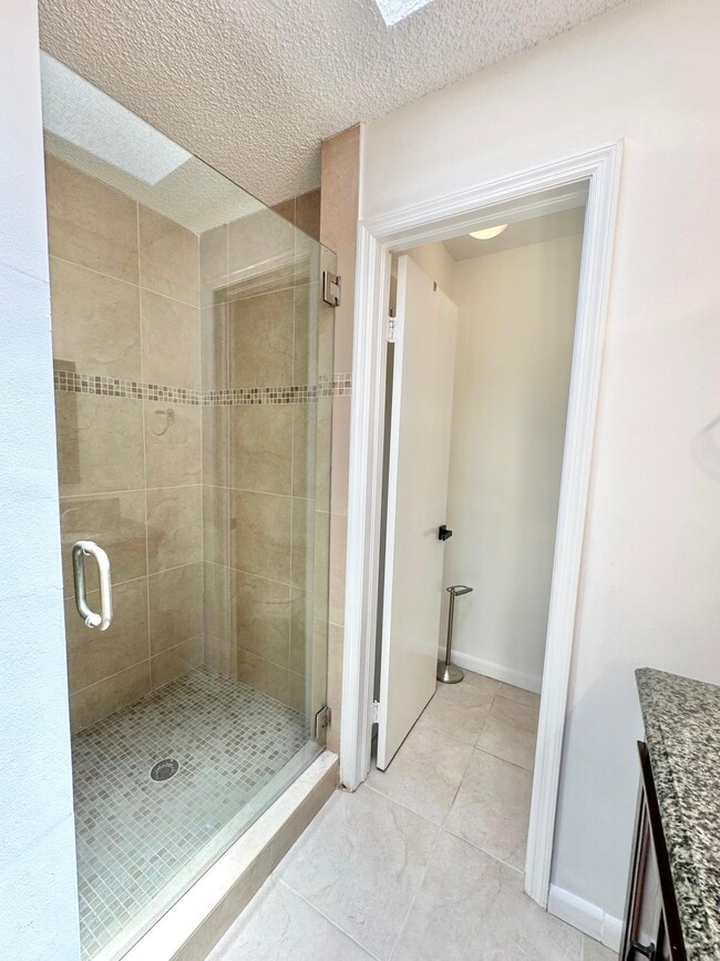 Building Photo - 6646 Via Regina
