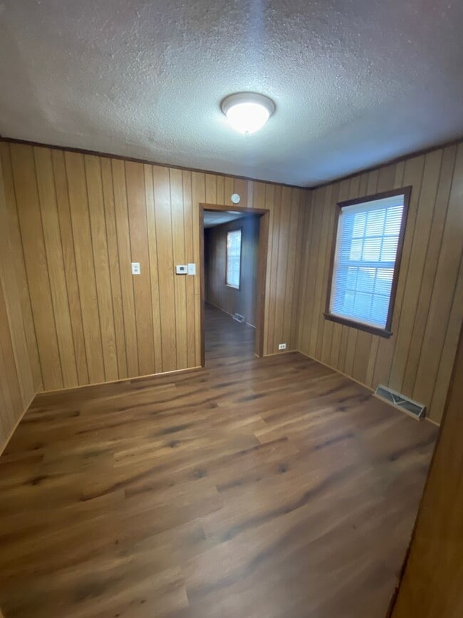 Building Photo - Northeast Home