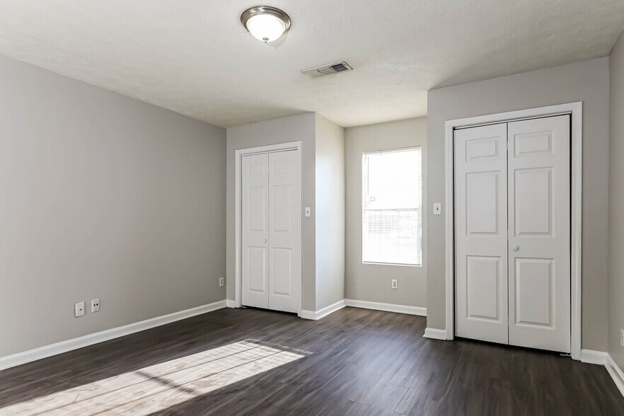 Building Photo - 9179 Fairway Ct