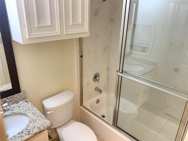 Building Photo - 814 Mobile Dr