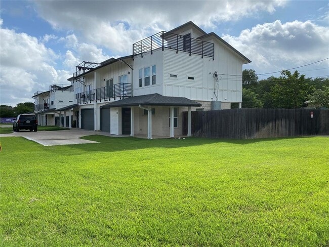 Building Photo - 7907 Brodie Ln